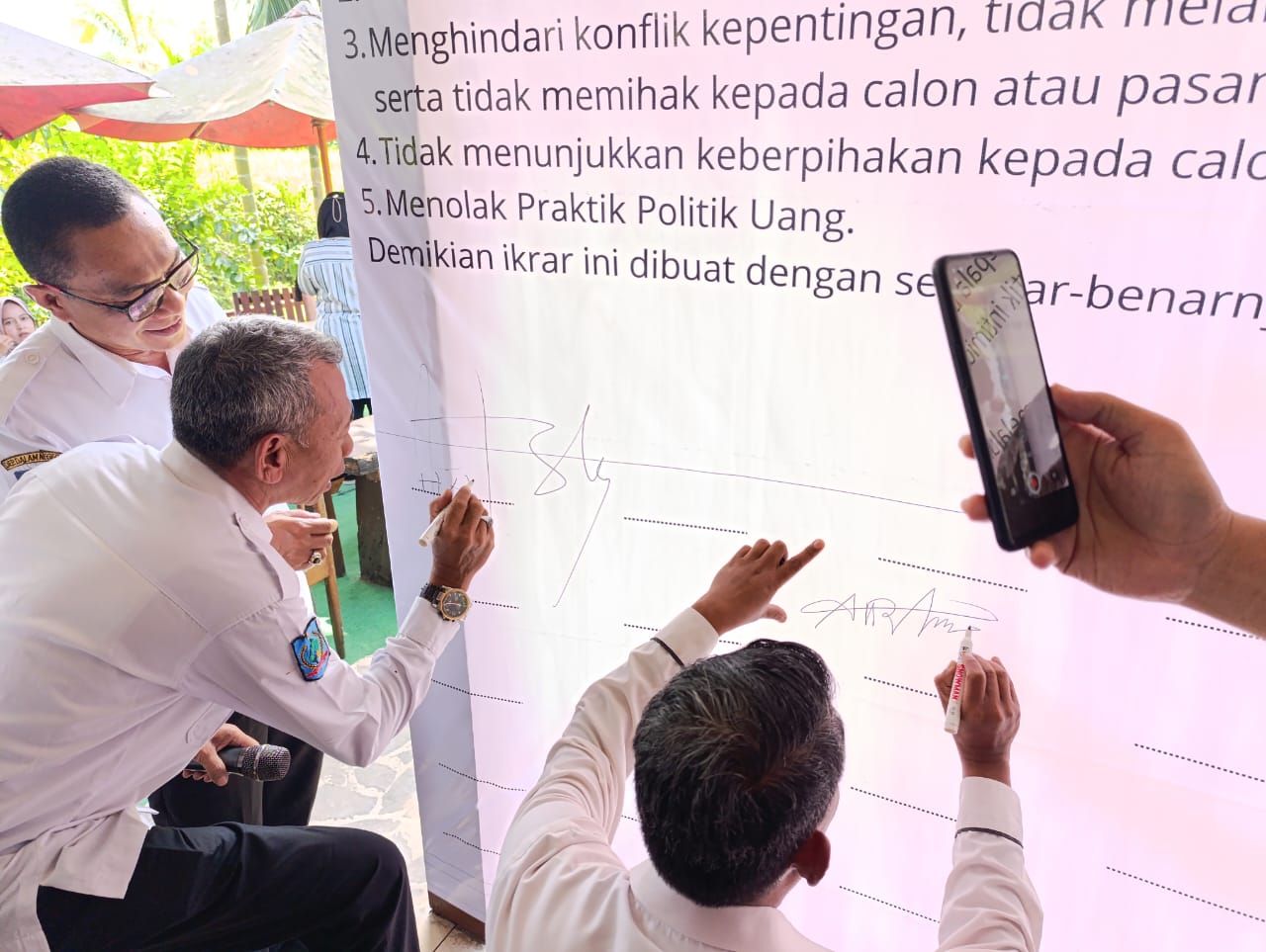 Foto Kegiatan Ikrar Kades Gel. 1