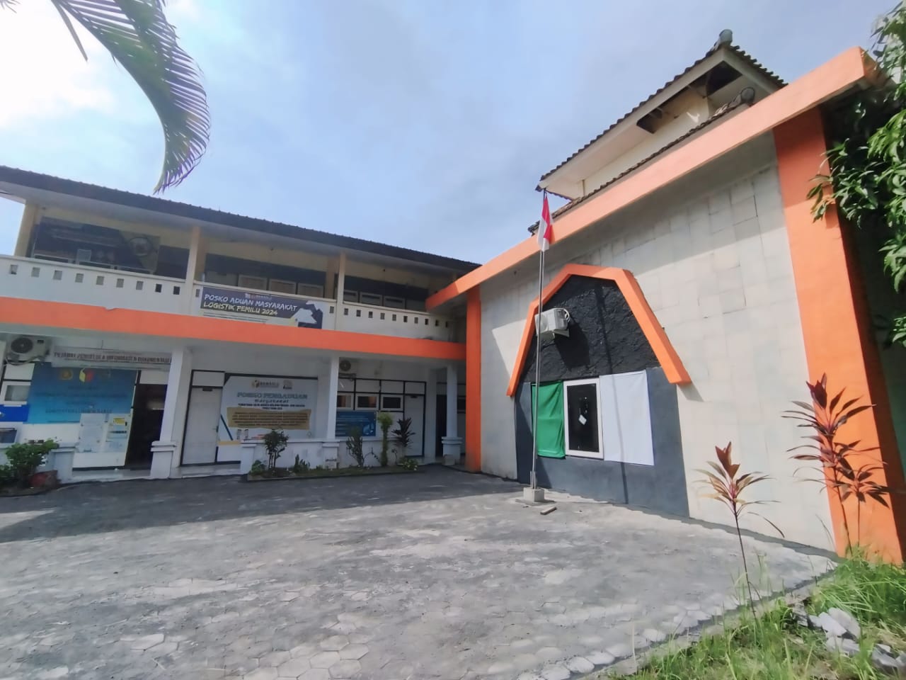 Halaman Depan Kantor Bawaslu Kabupaten Lombok Barat