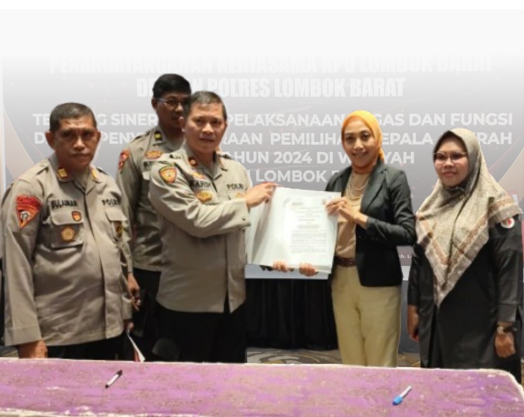 Penandatanganan MoU Bawaslu dan Kapolres Lombok Barat di Aruna Hotel Senggigi.18/11
