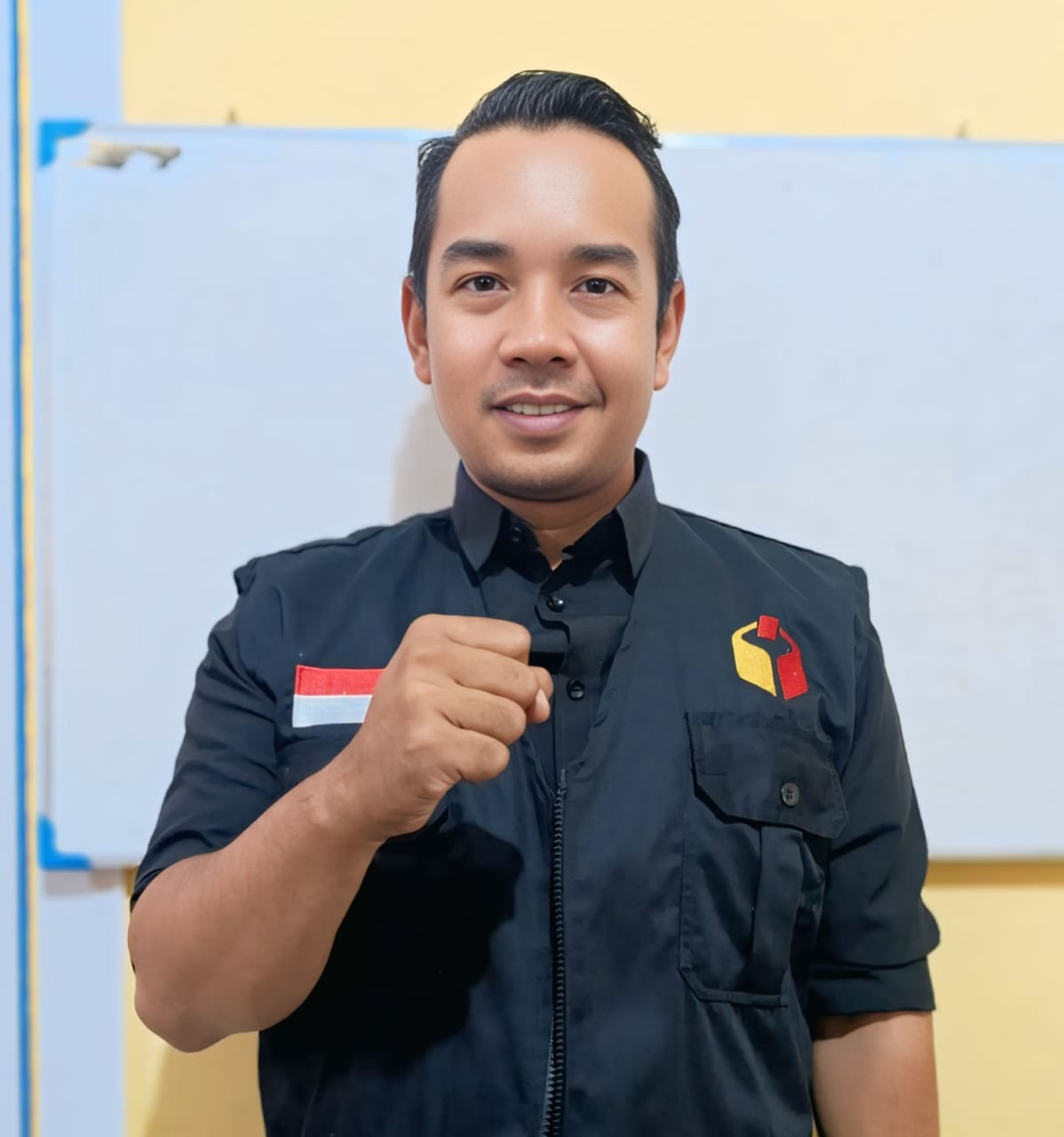 Ketua Bawaslu Kabupaten Lombok Barat, Rizal Umami dalam menyampaikan Ucapan Hari Kebangkitan Nasional  di Kantor Bawaslu Lobar pada Senin (20/5)