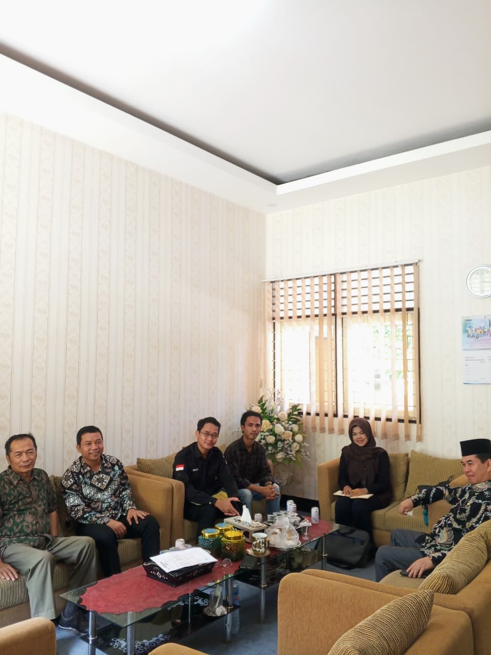 Samsul Hadi Anggota Bawaslu Lombok Barat dalam koordinasi dengan Kantor Kementerian Agama (Kemenag) Kabupaten Lombok Barat pada Kamis, 25 September 2025