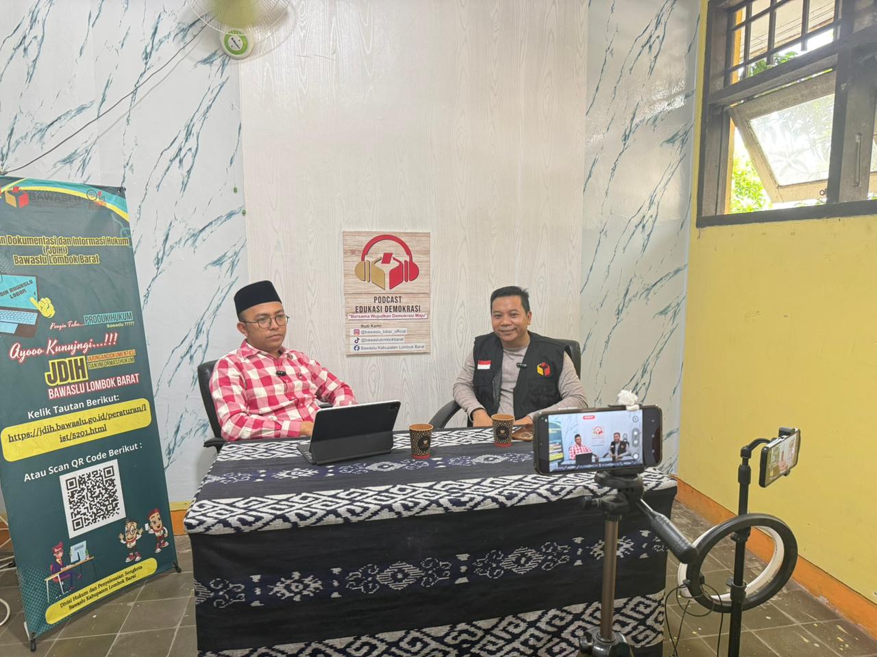 Podcast Edukasi Demokrasi Bawaslu Lobar