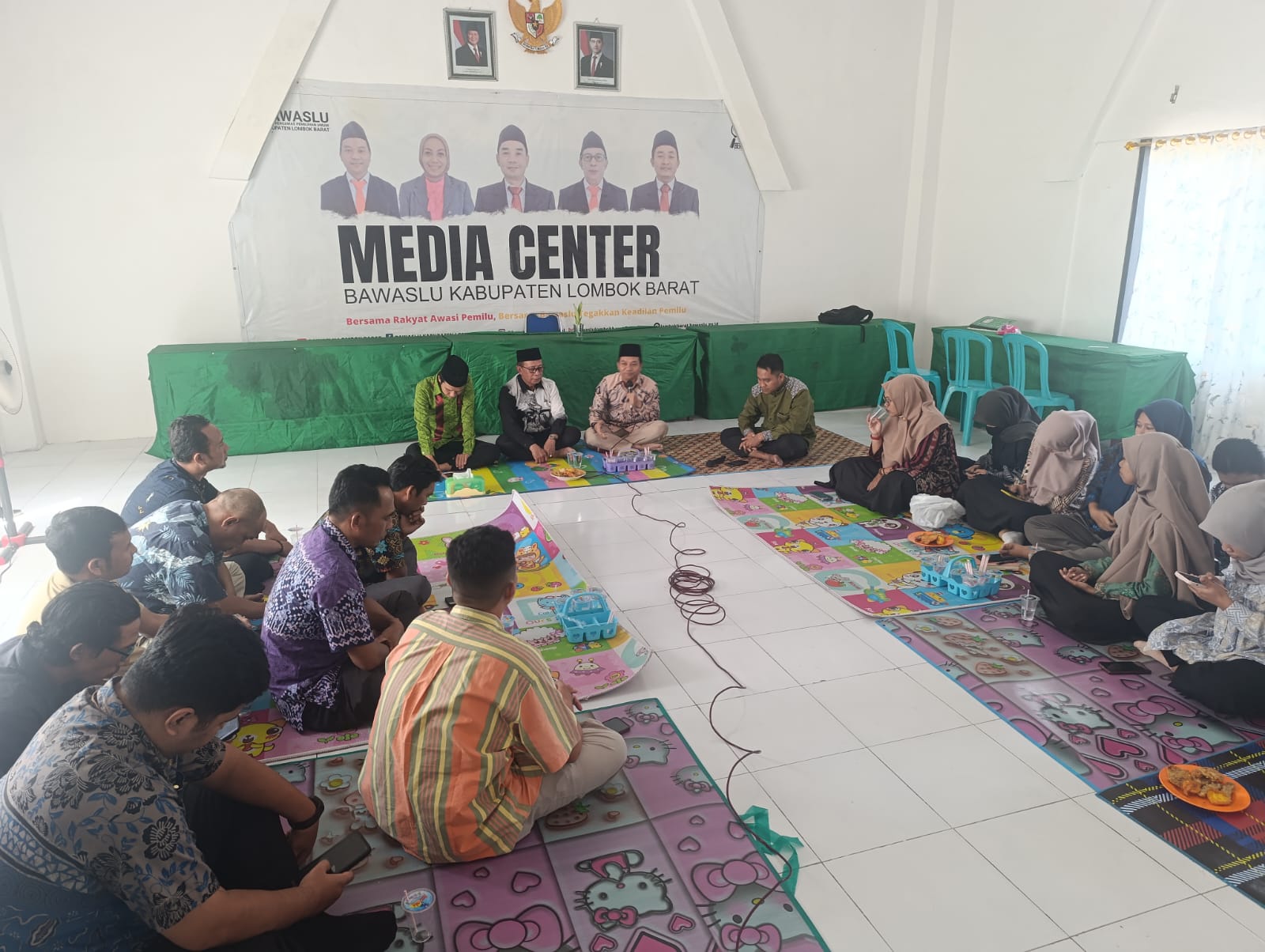 Pelaksanakan kegiatan Kajian Iman dan Silaturahmi Bawaslu Lombok Barat di Aula Kantor pada 30 Juli 2026.