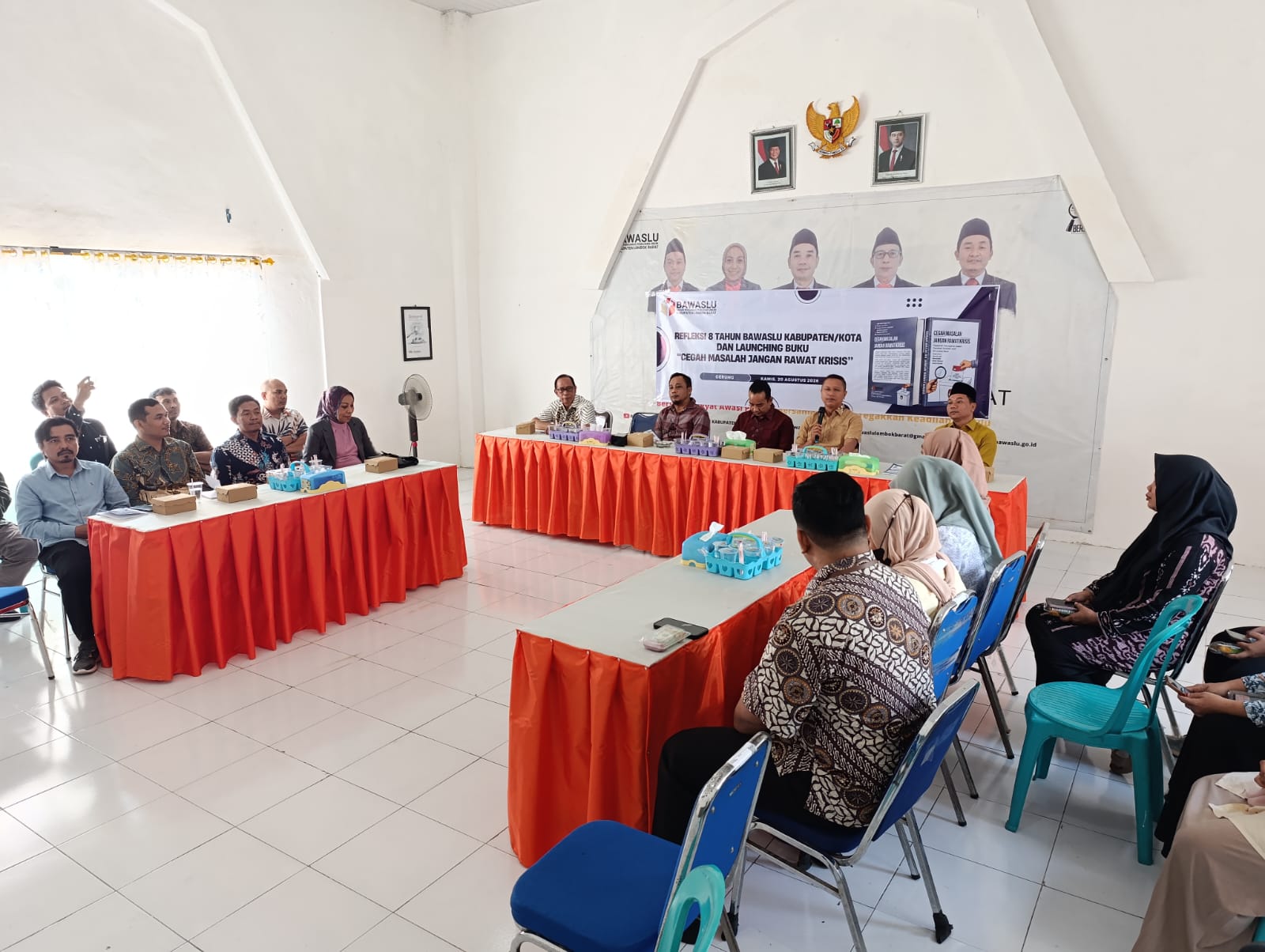 Badan Pengawas Pemilihan Umum (Bawaslu) Kabupaten Lombok Barat menggelar kegiatan Refleksi 8 Tahun Bawaslu Kabupaten/Kota sekaligus Launching Buku “Cegah Masalah, Jangan Rawat Krisis”, Kamis (20/8/2026), bertempat di Aula Kantor Bawaslu Kabupaten Lombok Barat.
