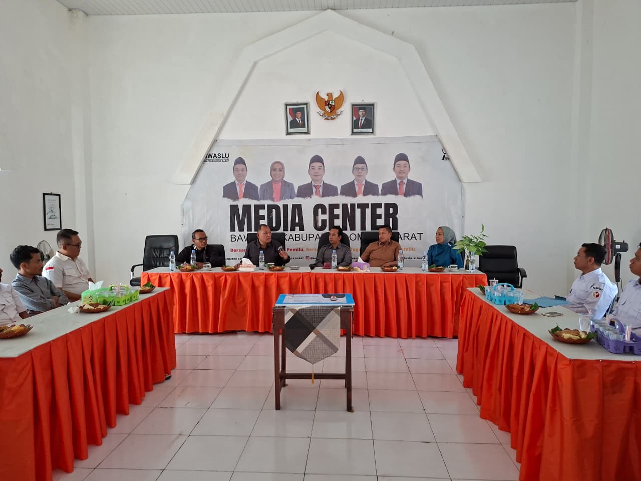 Kunjungan Anggota Badan Pengawas Pemilihan Umum Republik Indonesia (Bawaslu RI), Totok Hariyono, selaku Koordinator Divisi Hukum dan Penyelesaian Sengketa Bawaslu RI,  ke Bawaslu Kabupaten Lombok Barat, Rabu (16/9/2026).