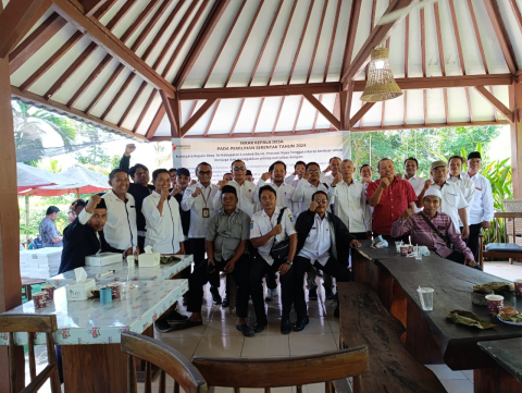 Foto bersama peserta ikrar Kades Gel. 1