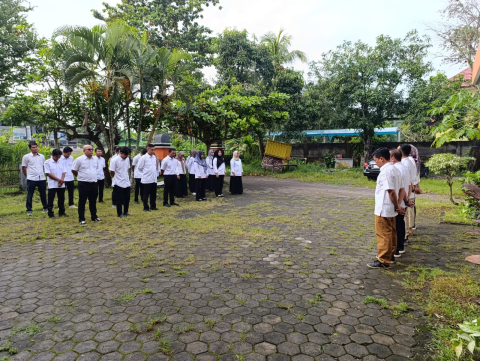 Apel Peringatan HUT BAWASLU Ke 17 Bawaslu Lobar