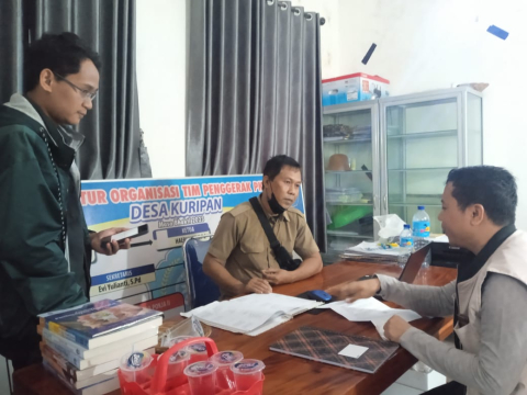 samsul Hadi melakukan Kunjungan terkait pengawasan PDPB ke Kantor Desa Kuripan