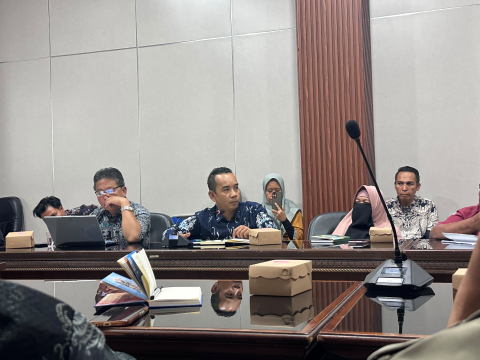 Ketua Bawaslu Lobar, Rizal Umami Dalam Diskusi Rakor Idi Lombok Barat.13/08/2026
