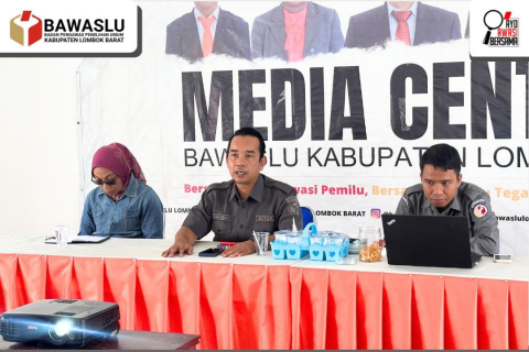 Ketua dan Anggota Bawaslu Lobar  Dalam Pelaksanaan Disertasi Bawaslu Lombok Barat. Senin 28/09/2026