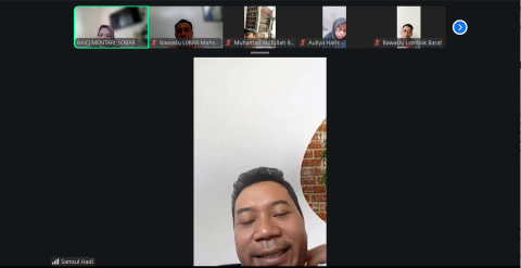 Samsul Hadi, Anggota Bawaslu Kabupaten Lombok Barat dalam rapat diskusi secara daring melalui Zoom Meeting pada Jumat (9/10/2026)