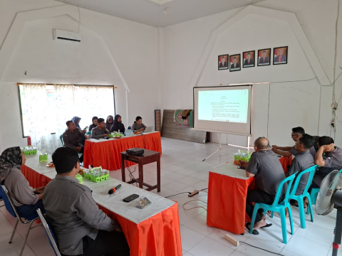 Badan Pengawas Pemilihan Umum (Bawaslu) Kabupaten Lombok Barat kembali melaksanakan kegiatan DISERTASI (Diskusi Seputar Literasi Demokrasi) pada Senin, 26 Oktober 2026
