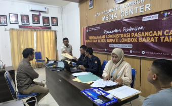 Pemeriksaan berkas hari terakhir Perbaikan Bacalon Bupati dan Wakil Bupati tanggal 08/09/2024 di Kantor KPU LOBAR