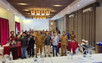 foto bersama kegiatan Rapat Koordinasi Perencanaan Program dan Anggaran Bawaslu Kabupaten Lombok Barat pada Pilkad Serentak Tahun 2024