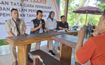 Ketua Bawaslu Lobar, Rizal Umami (sedang berbicara) dalam Sambutan & Sekaligus Membuka Acara Rakernis Pengawasan Tatacara Pemberian Keterangan Dalam Perselisihan Hasil Pemilihan Tahun 2024 di Lesehan Tanak Maiq, Namada. 02/11/2024