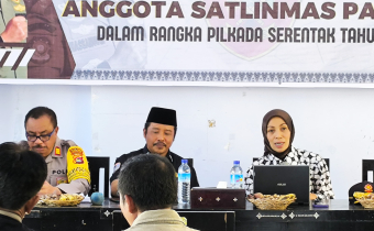 Penyampaian Materi Kordiv.HPS Bawaslu Lobar Hesty Rahayu., S.T., MM pada Pembekalan Anggota Satlinmas Kabupaten Lombok Barat di Kantor PolPP Kabupaten Lombok Barat. Rabu 06/11/2024
