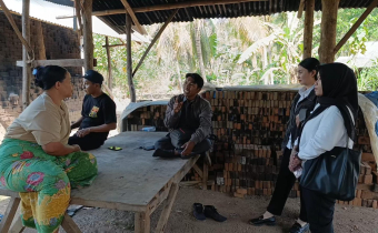 Badan Pengawas Pemilihan Umum (Bawaslu) Kabupaten Lombok Barat melakukan penelusuran data pemilih Tidak Memenuhi Syarat (TMS) di Desa Suka Makmur, Kecamatan Gerung, pada Senin (14/07)