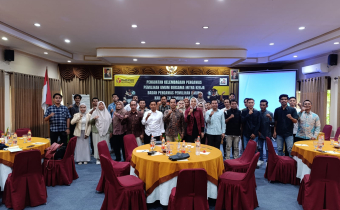 Foto bersama Pasca Pembukaan Kegiatan Penguatan kelembagaan Pengawas Pemilu Bersama Mitra Kerja Bawaslu Lombok Barat.     kamis 21/08/25