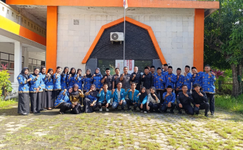 Foto Bersama Dalam Apel Peringatan Hari Sumpah Pemuda 2025 di Bawaslu Kabupaten Lombok Barat