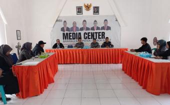 Rapat Koordinasi (Rakor) jajaran Bawaslu Lombok Barat di aula kantor Bawaslu Lombok Barat pada Senin (21/9/2026).
