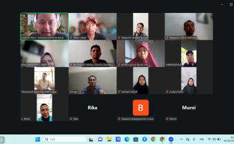 Koordinator Sekretariat Bawaslu Kabupaten Lombok Barat, Doni Briliant dalam rapat koordinasi secara daring melalui Zoom Meeting bersama seluruh staf sekretariat dalam rangka menindaklanjuti Keputusan Sekretaris Jenderal Bawaslu Nomor 2692/KP.07/SJ/07/2026. 9 Oktober 2026