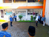 Hesty Rahayu(Kordiv HPS) baju Putih menyampaikan amanat dalam Apel Peringatan Hari Lahir Pancasila. Senin 01/06/2026